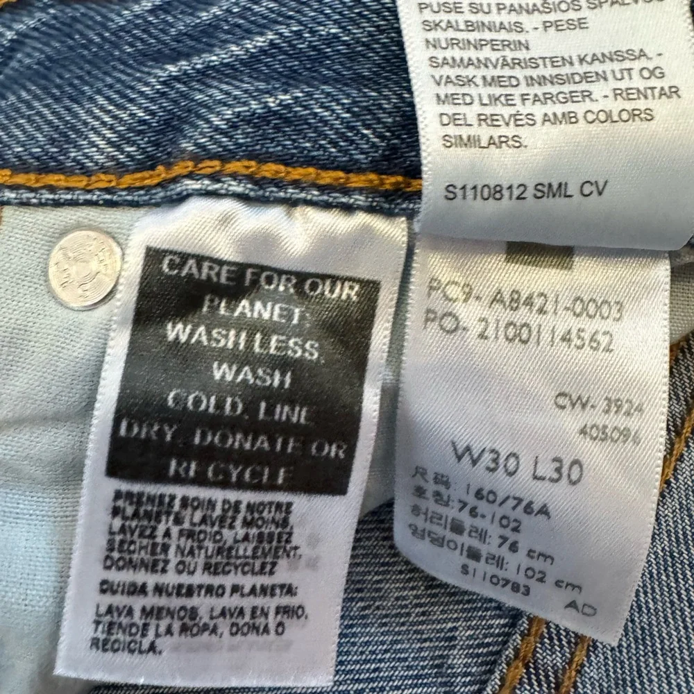 Women’s Levi’s 501 90’s Lightweight Mid-Rise Jeans - Picture 6 of 6